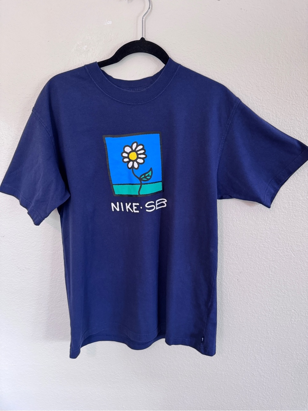 Nike SB Loose Fit T-Shirt ~ Size Small